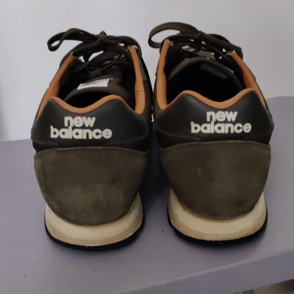 New Balance 520 in the Military Dark Triumph/Brown Sugar colorway. - Picture 5 of 13